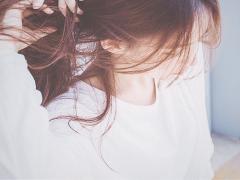 必要なのはコテ1つ。伸ばしかけもウザくない、切らずにカワイイ前髪七変化♡