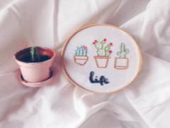 ついほっこり笑顔になる。レトロさMAX”刺繍ネイル”で胸キュンいただきます♡