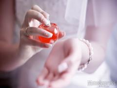 いい女は香りから！印象の残る香水の付け方