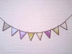 透明感と光を取り入れて。淡色でもっと可愛らしいステンドグラスネイル