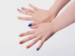 【4月20日】鮮やかな色味のコントラスが楽しめるOPIの新作ネイルカラー♡