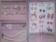 宝石は小さな箱に詰めて。きらりと透ける透明感が美しいくりぬきネイル