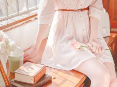 華やかな一輪を指先にそえて♡儚い美しさにときめく、一輪挿しネイル