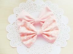 子供っぽいなんて言わせない！リボン×ホワイトネイルで大人ガーリーな指先に。