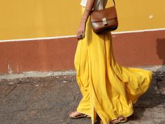 「黄色＝派手」を覆す。イエローネイルで満喫する大人の春デザイン15選