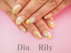 配色センス抜群が際立つオシャレ。春夏は"ブロックチェックネイル"が大活躍♡