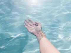 開催日程も、詳細も秘密。謎のベールに包まれたイベント【府中競馬場花火大会】