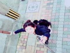 指先くらい、明るくいこーっ♡梅雨こそ試したいマルチカラーネイル