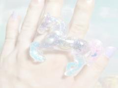 初夏ネイルにはクリスタル感を。爽やかに輝くオーロラネイルまとめ