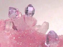 品のある高級感。「鉱物ネイル」で大人女子モードを高めるの＊