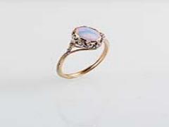 特別な日にも、オフィスネイルでも。華やかに輝くリングネイルカタログ15選