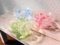 風情ある日本の夏をネイルに。太陽の光をキラキラ反射する〝ビー玉〟の描き方