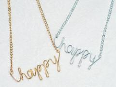 ゴールドが見せる繊細な輝き。女っぷりを上げる‘ワイヤーネイル’