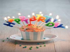 誕生日には何をする？爪の先までHAPPY倍増♡ キュートなバースデーネイル集