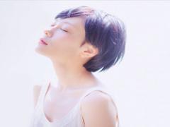 耳チークの次はココ！”アゴチーク”でシャープなフェアリーFACEに♡