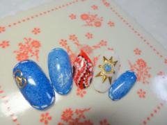 ハンドもフットも揃えたい！赤・青・白のバンダナネイルでつくる全身コーデ