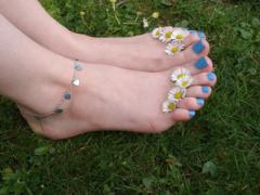 サンダルに履き替えたなら、夏の色を覗かせて。3種ブルーのフットネイルデザイン