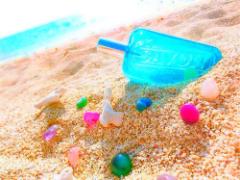 ビーチで1番輝く夏に。“ネオンカラーネイル”でなりたい私を作り出す