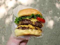 関東地方の【ヴィレッジヴァンガードダイナー】のハンバーガーでアメリカを味わおう