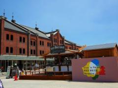 中南米ムード満点！赤レンガ倉庫の「レッドブリックパラダイス」がフォトジェニック