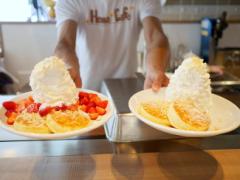 炙ってから頂きます！パリッシュワっとHonaCafe新宿「ブリュレパンケーキ」