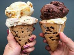 TO：優柔不断な欲張りさん。好き♡の要素を詰め込んだ左右非対称ネイル集