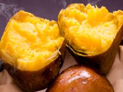 しっとり濃厚な秋の味覚♡ファミマ「安納芋と黒ごまのベイクドケーキ」が8/16発売