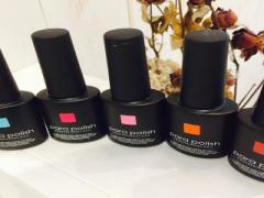 「実はこのネイル3000円なの。」SNSで自慢したくなる秋のメタリックネイル15選