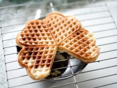甘く濃厚な味わい♡サーティワンから『キャラメルベルジャンワッフル』登場