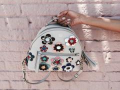 個性がきらりと光るんです。指先に大人の遊び心を効かせる“フェンディネイル”