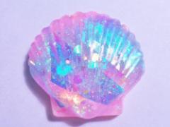 透明感とポップな輝き。絶対的に可愛い夏のカラーシェルネイル