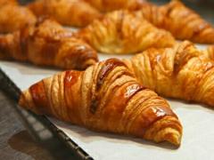 パイシートと卵だけで超簡単♡サックリ食感の1口おやつ「ミニクロワッサン」レシピ