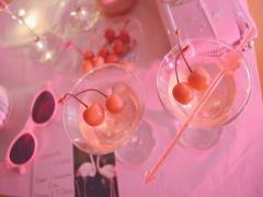 チェリーとピンクの甘い魔法にかけられて。ちゅるんっと心揺れるネイル集