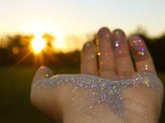 トレンドカラーは指先にも。おしゃれ女子の間で話題のカーキネイルにぞっこん♡