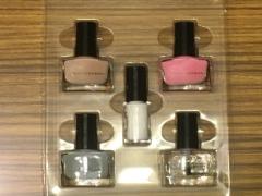 くすみカラー3本＆アート筆＆トップコート！steady.10月号の豪華付録マニキュア