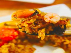 フライパン1つで本格料理！簡単シーフードパエリアレシピ【動画付き】