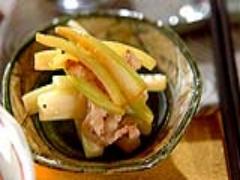 さっと炒め合わすだけ！ 香りを生かした「セロリの塩きんぴら」