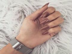 この秋ホットな優秀カラーを指先に。「ブラウンネイル」でトレンディーガールに変身しま