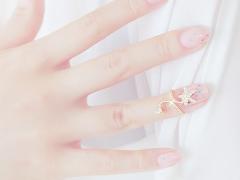 キラっと輝く指先を叶える。星空ネイルにあなたの願いを込めましょう♡