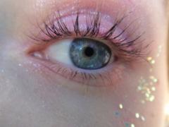 まるで指先が宝石箱みたい。nailsalon charmさんのキラキラnailが可愛すぎ♡