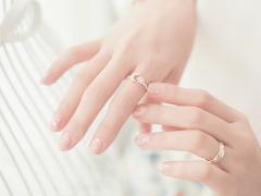 華奢で愛らしい魅力に惹かれるから♡秋の指先にも取り入れたいワイヤーネイル