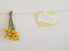 繊細で愛らしく、儚げで。“花束ネイル”に秘めた想いを託しましょう