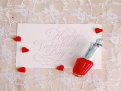 恋愛成就は指先から♡真っ赤なハートネイルデザイン