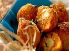 “アレ”を使えば丸めるのも簡単！ 「チーズインライスボール」