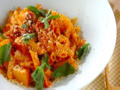 甘さと塩気のバランスが絶妙！ 「サツマイモのトマトクリームペンネ」