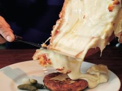 東京で味わう魅惑のラクレット♡心トキメクとろ～りチーズを堪能せよ