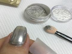 その輝きは、魔法の鏡のよう♡話題の"クロムパウダー”で叶える最新トレンドネイル