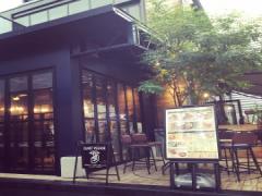 ポップでおしゃれな街。原宿のカフェでくつろぎのひと時を♡