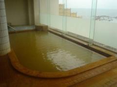 海に沈む夕日を眺める絶景露天風呂。青森「不老ふ死温泉」で極上のひとときを