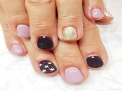 トレンドカラーは指先から。試してみたくなる「ぶどう色ネイル」カタログ